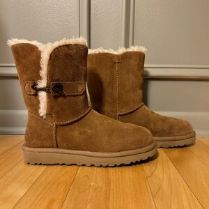 UGG Estera Boots in Brown/Tan - Youth Size 6